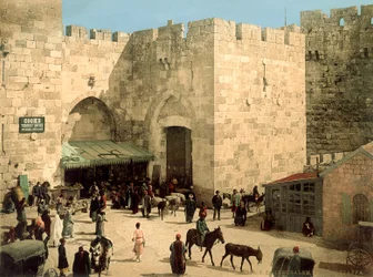 Jaffa-Tor, von außerhalb der Mauern mit Eseln und Menschen vor dem Tor, ca. 1880-1900